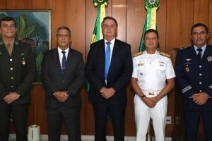 Bolsonaro e general Braga Netto apresentam novos comandantes das Forças Armadas