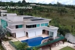 De bem com a vida: Flávio Bolsonaro compra mansão de quase R$ 6 milhões no DF