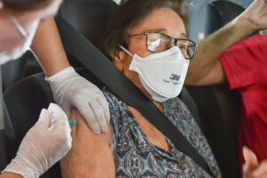 Para evitar desperdício, idosos acima de 60 anos receberão sobras de vacina em Campo Grande