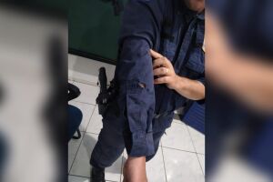 Guarda municipal teve ferimentos e roupa rasgada após ser atropelado por motorista em blitz