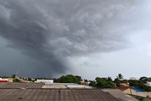 Nuvens escuras na região do Tiradentes nesta sexta