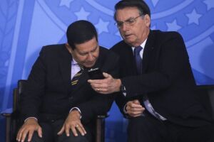 De fora: Mourão diz que Bolsonaro escolherá outro para vice em 2022