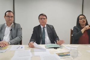 Bolsonaro desafia governadores a criarem auxílio de mil reais