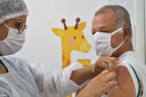 Público com 2ª dose agendada será vacinado nesta sexta-feira em Campo Grande