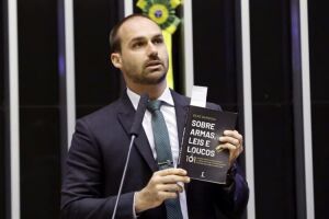 Eduardo Bolsonaro diz que CPI da Covid já produziu 'milagres' no Brasil