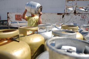 Prepara o bolso: preços da gasolina e gás de cozinha são reajustados pela Petrobras