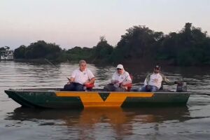 Marun estreia programa de pesca, mas só pega piranha em vez de pacu no Pantanal