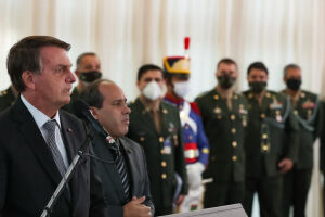 Jair Bolsonaro culpa mais uma vez governadores e prefeitos pela crise