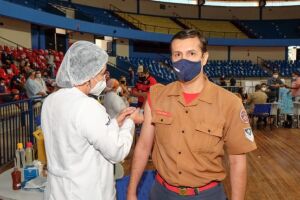 Agentes de segurança e aptos à 2ª dose serão vacinados neste sábado em Campo Grande