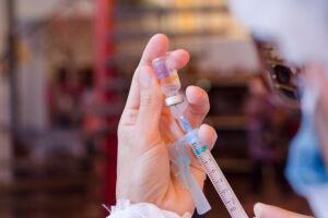 Vacina para profissionais da Saúde acima dos 38 anos nesta segunda