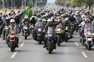 Presidente Jair Bolsonaro em passeio de motocicleta no RJ