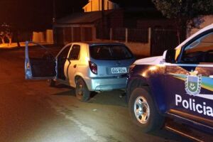 Trio é rendido e assaltantes levam carro em Dourados