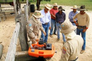 Militares dos Bombeiros treinam peões de fazenda e ribeirinhos para evitar queimadas no Pantanal