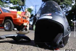 Motociclista bate em carro e morre no Jardim Anache