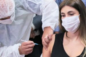 Vacina contra gripe continua