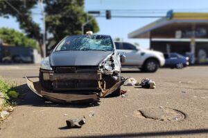 Passageira morre em acidente entre carro e moto na Avenida das Bandeiras