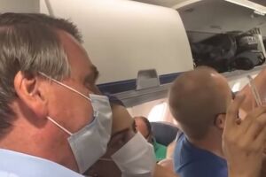 Passageiros de voo protestam contra Bolsonaro com gritos de 'genocida'