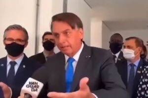 Bolsonaro diz que vai provar fraude em eleições 2018 durante live semanal