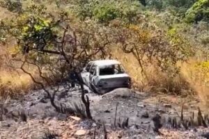 Carro encontrado incendiado pode ter sido utilizado por Lázaro, aponta polícia