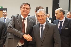 Governador Reinaldo Azambuja recepciona presidente Bolsonaro em MS