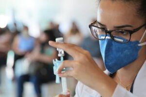 Campo Grande reforça atendimento e vacina população contra a gripe