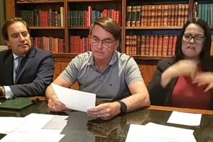 Bolsonaro diz que pode haver fraude em 2022