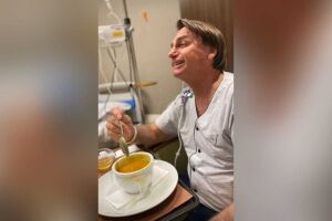 Bolsonaro recebe alta após 4 dias internado em hospital