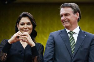 Michelle defende Bolsonaro após acusações: "Ele é um príncipe"