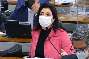 Simone dá cortada em Flávio Bolsonaro