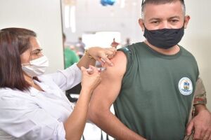 Dourados promove 'Domingão da Vacinação' e imuniza público com 29 anos ou mais