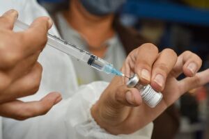 Campo Grande aplica segunda dose das vacinas contra a covid neste sábado
