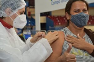 Campo Grande bate 700 mil vacinas aplicadas e beira os 50% com a primeira dose