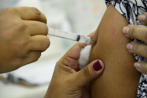 Campo Grande vacina adolescentes acima de 14 anos nesta quarta-feira