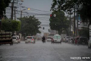 E tome chuva: Inmet coloca dois alertas de chuvas fortes para MS