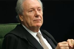 Lewandowski diz que tentar golpe é crime após nova ameaça de Bolsonaro