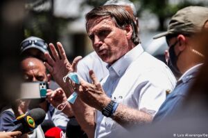 Bolsonaro explica preço do gás a apoiadores