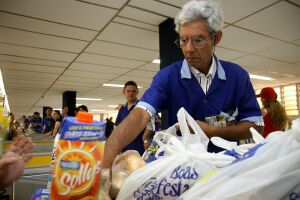 Sindicato garante abono de 500 reais para trabalhadores do comércio em Campo Grande