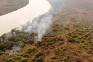 Incêndios foram registrados ao lado oposto do rio Paraguai