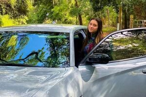 Sofia lamenta ter comprado carro de R$ 249 mil