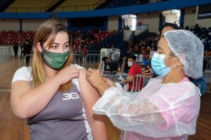 Vacina contra a covid alcança jovens na Capital