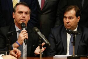 Rodrigo Maia diz que Bolsonaro é gay