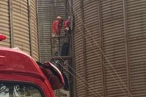 Silo tem mais de dez metros de altura