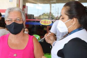 Mais de 800 pessoas foram vacinadas em ação itinerante no Paulo Coelho Machado