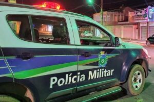 Em surto psicótico, subtentente da PM rouba carro e causa acidente em Campo Grande