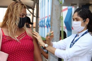 Vacinas são aplicadas em Campo Grande