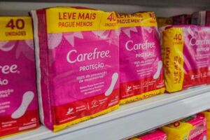 Bolsonaro vetou distribuição de absorventes