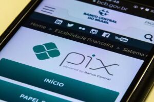 Rapaz recebe PIX de R$ 2,7 mil, mas é ameaçado por suposto membro de facção