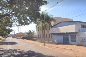 Fábrica de gelo é invadida por assaltantes armados no Aero Rancho