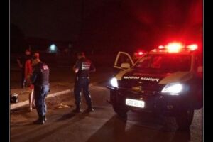 Motociclista bêbado tenta fuga e acaba preso na Vila Palmira