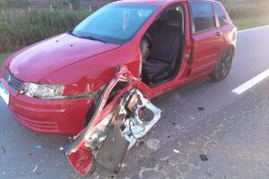 Motorista que empurrava carro quebrado morre atropelado em rodovia